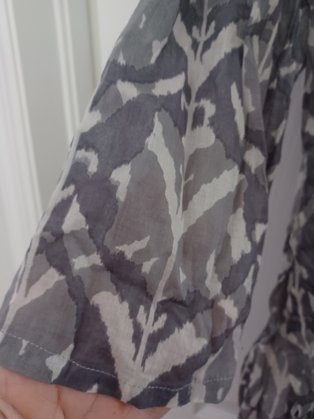 Dolma Womens Size XL NWT Button-Front Gray Patterned V-Neck Tunic - Picture 3 of 10
